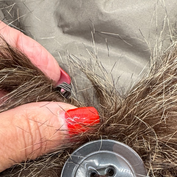 Elegant Faux Fur Shawl in Brown - Picture 12 of 12